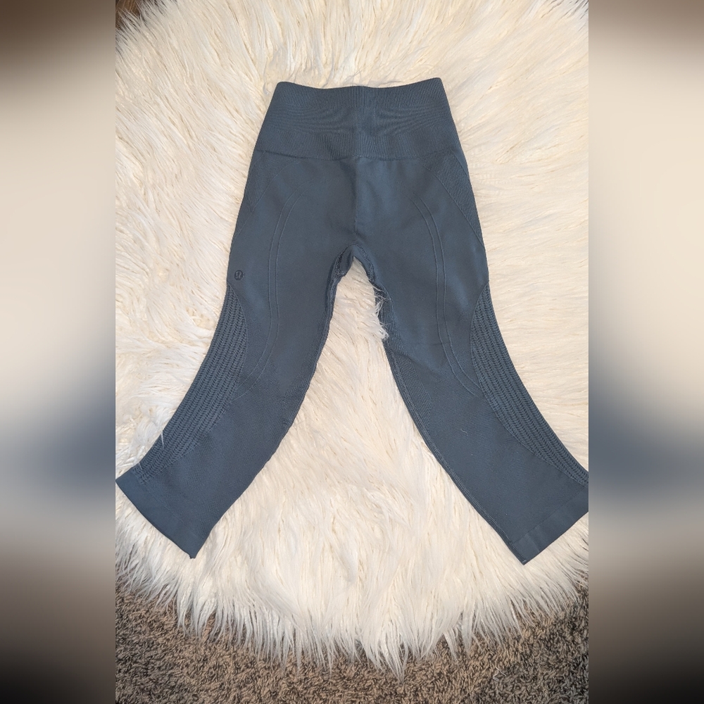 Lululemon In The Flow Women's Stretch Capri Used Blue Size 2